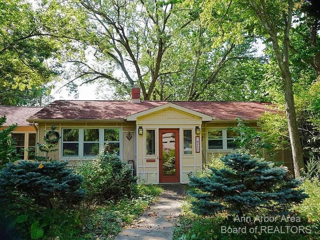 Building Photo - 611 Robin Rd