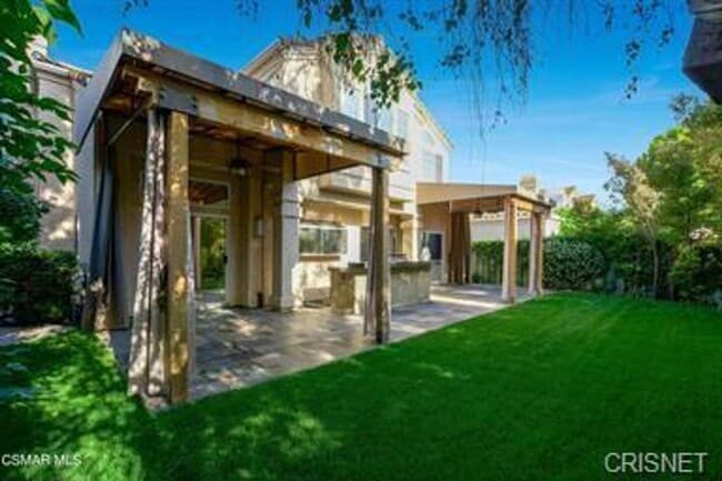 Building Photo - BEAUTIFUL LONE OAK HOME IN CALABASAS!