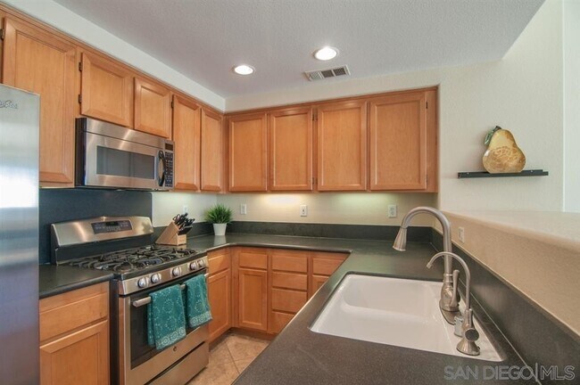 Building Photo - 10414 Scripps Poway Pkwy