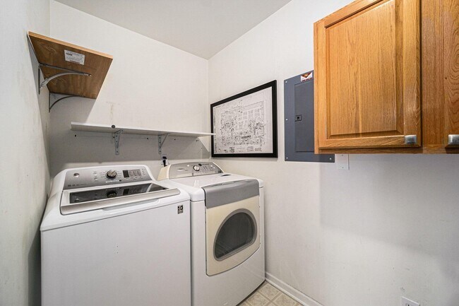 Building Photo - 1569 Addington Ln