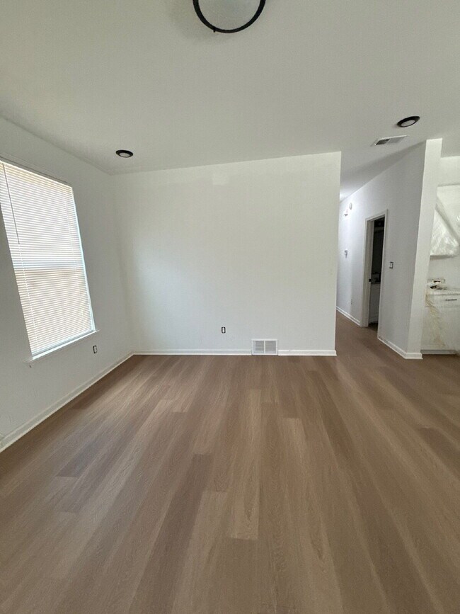 Building Photo - Fully Renovated Spacious 3BR in South Memphis – Section 8 Welcome