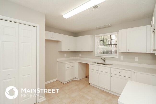 Building Photo - 6989 Cedar Dr