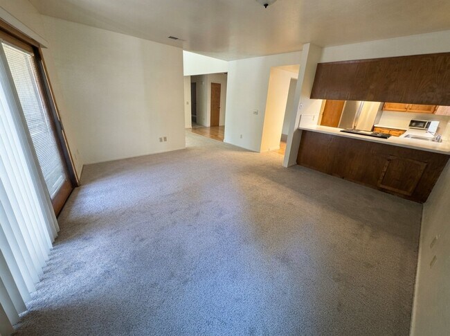 Building Photo - 398 Corrida Dr