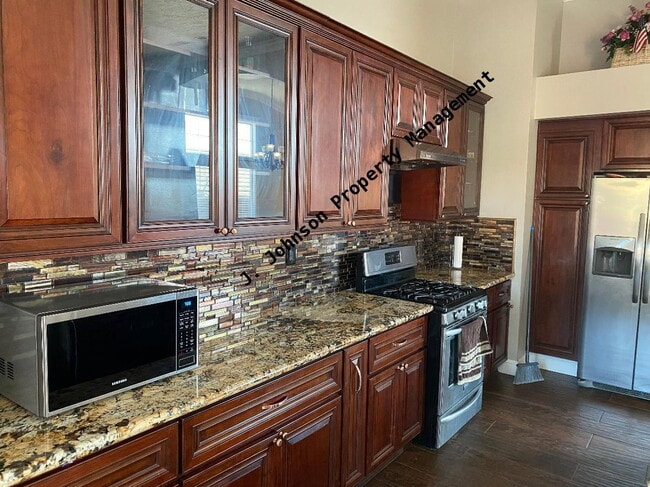 Building Photo - Beautiful 4 bed 2 bth home