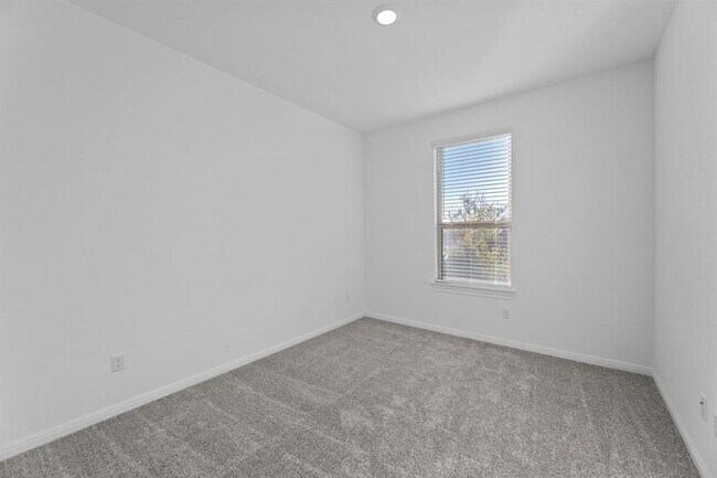 Building Photo - 2725 Woodall Dr