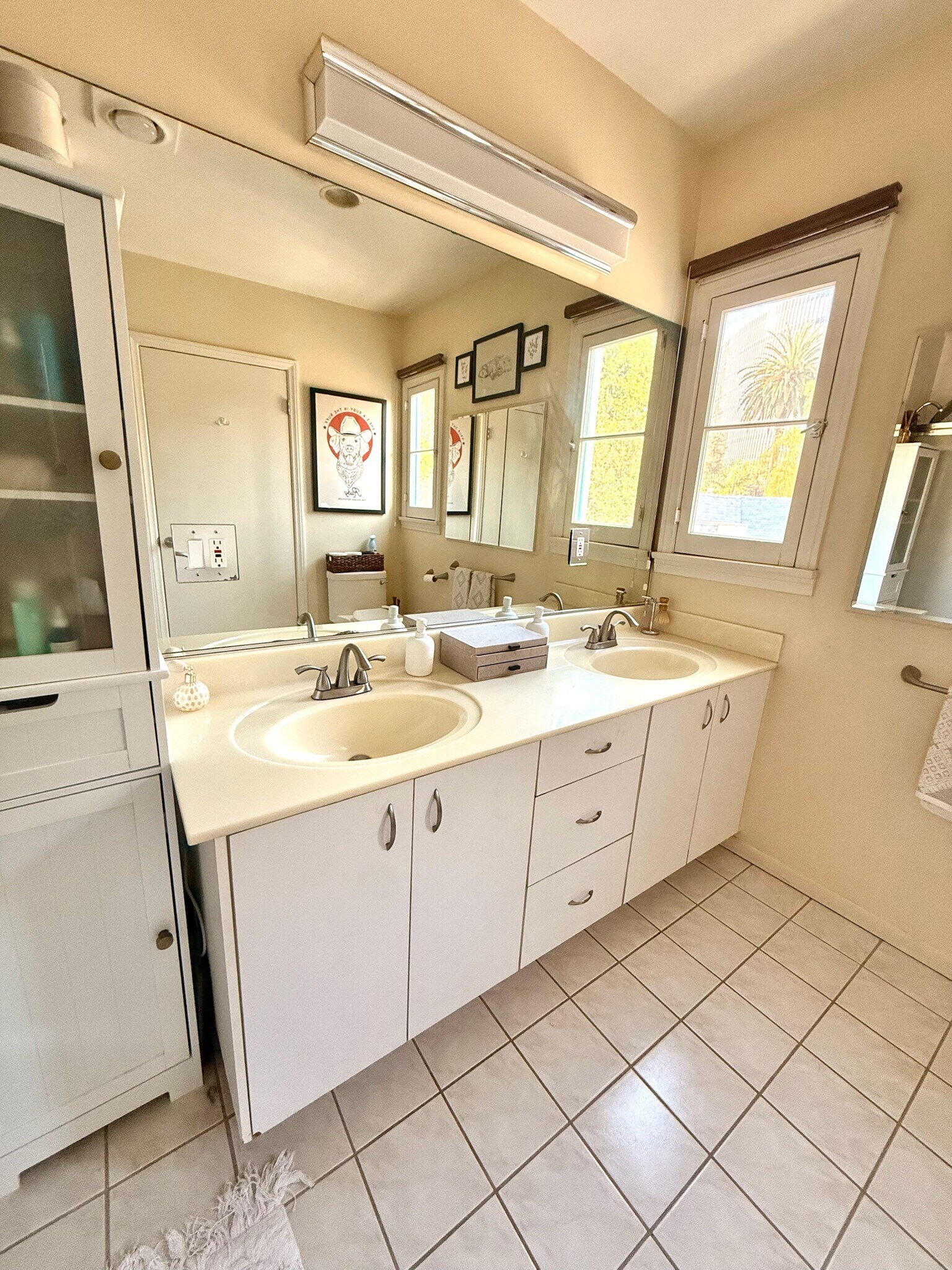 Master bathroom - 222 S Hamilton Dr