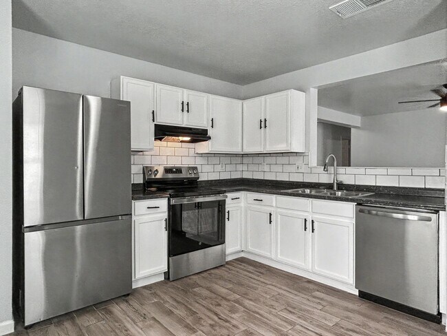 Building Photo - Remodeled Far West-Side Home with Spacious Backyard