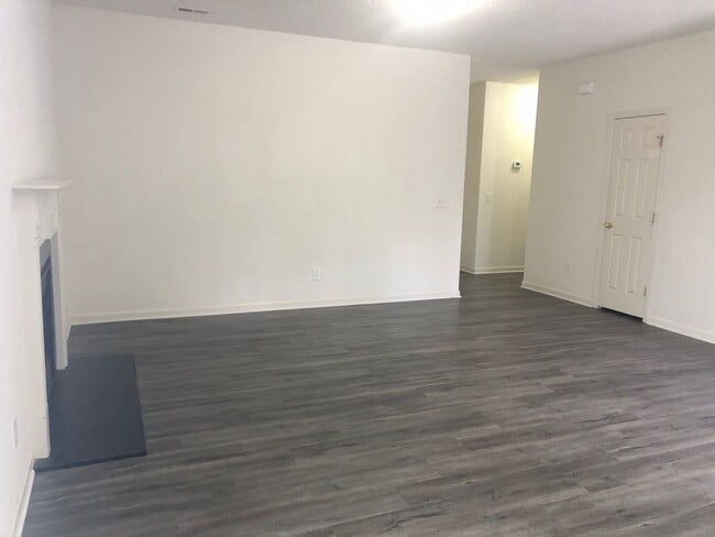 Building Photo - LORDS CREEK