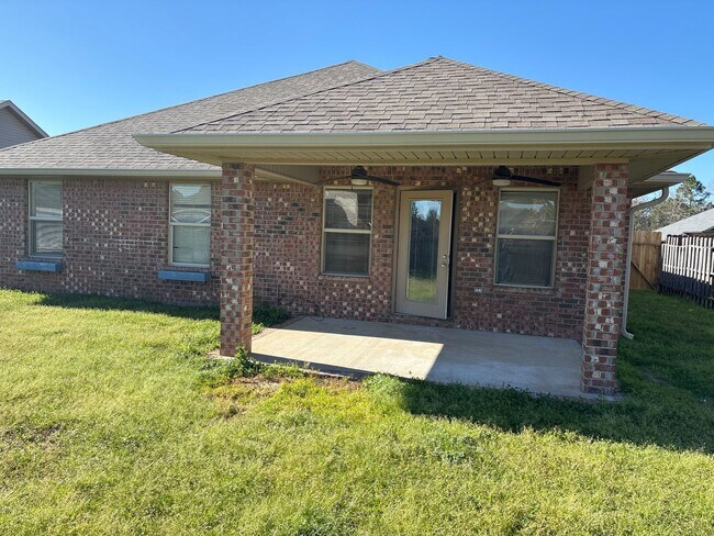 Building Photo - **Charming 3-Bedroom, 2-Bath Home for Rent in West Gulfport, MS!**