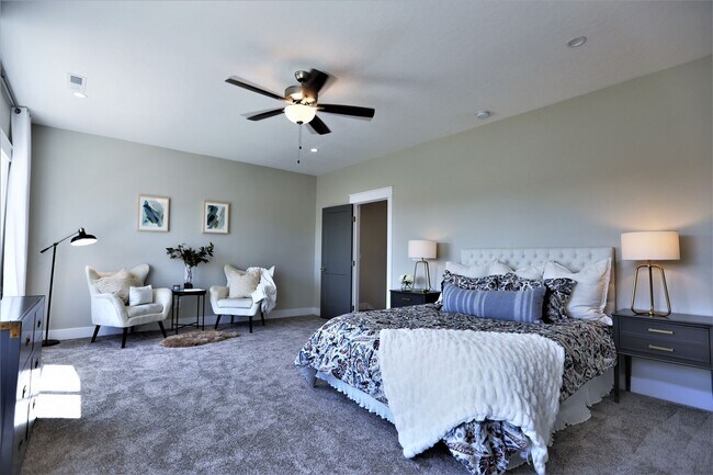 Building Photo - Like New 3BD/2.5BA with 2 Car Garage- $100...