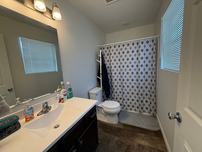 Building Photo - Spacious & Fully Furnished 5-Bedroom Colon...