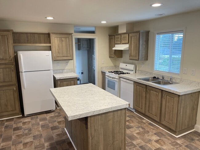 Building Photo - Magalia Home for rent, 3bed 2bath, enclose...