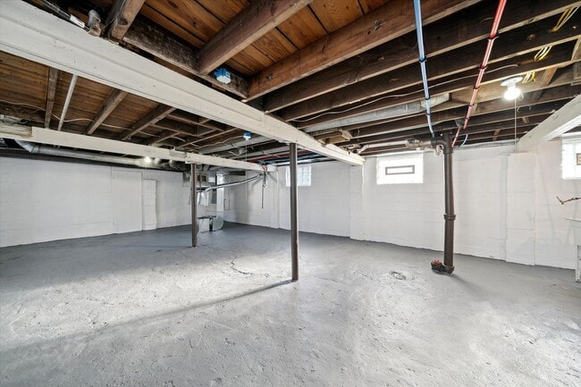 Building Photo - Cute 2 Bed 1 Bath Remodeled Home W/basemen...