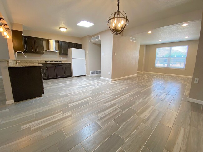 Building Photo - Northeast El Paso 3 bed with Refrig A/C