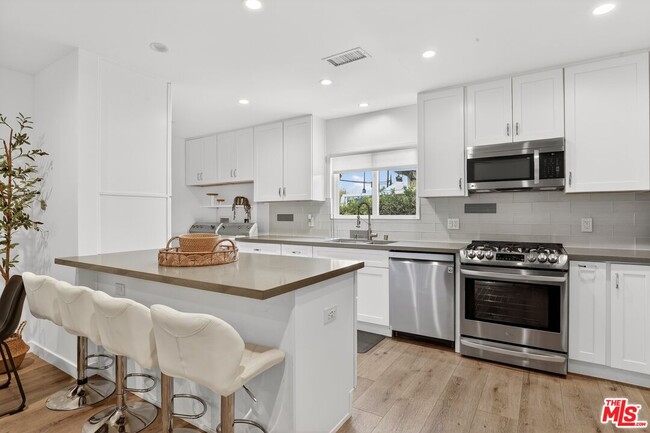 Building Photo - 6565 Randi Ave