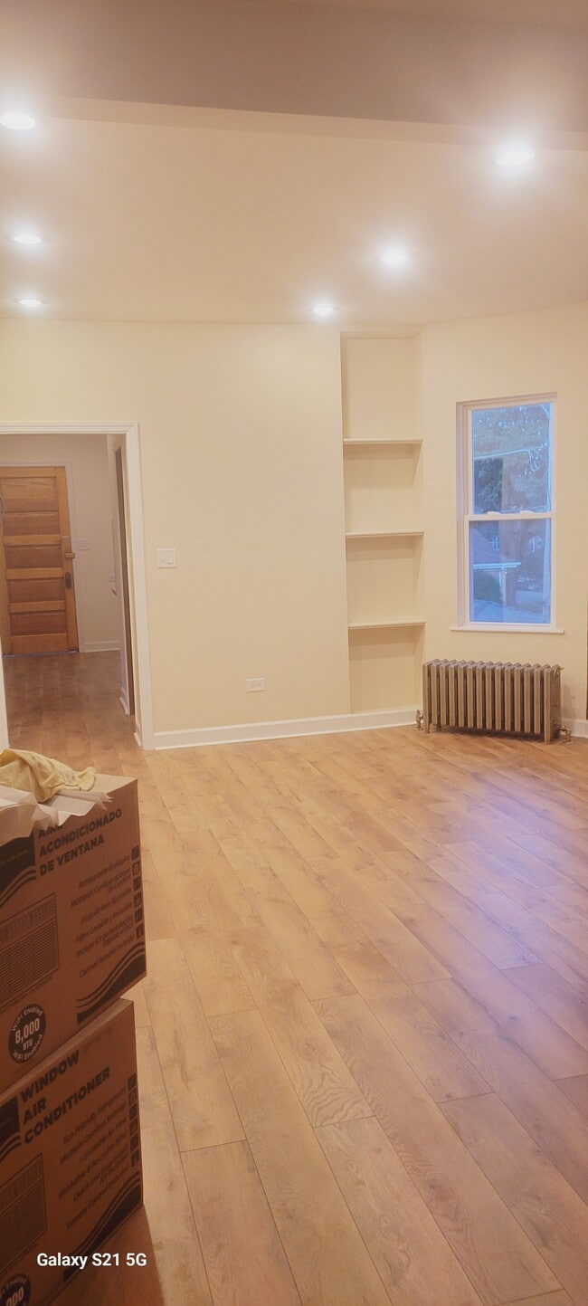 Building Photo - 3807 N Narragansett Ave