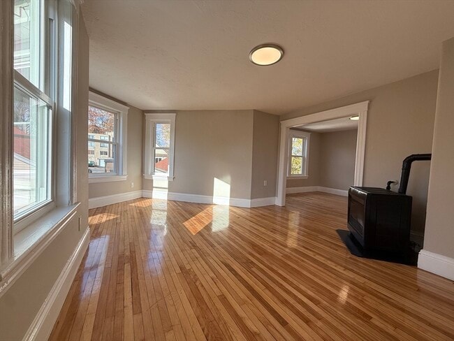 Primary Photo - 11 Eureka St