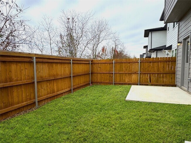 Building Photo - 6407 Pne Hts Dr