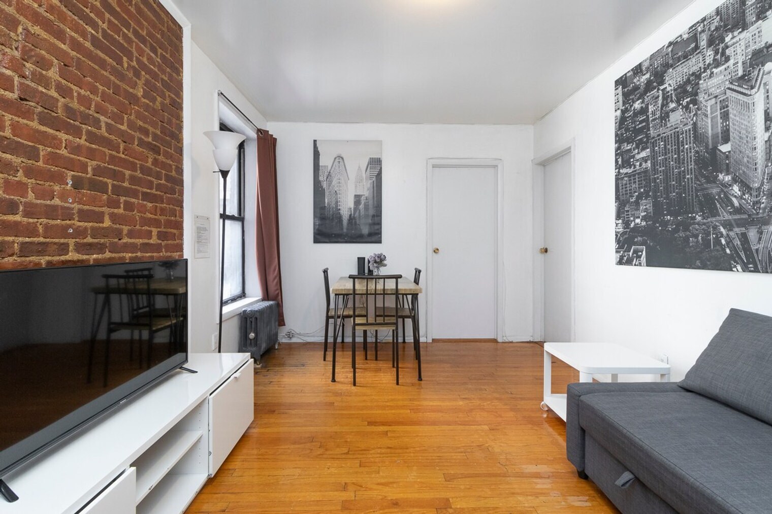 Building Photo - 306 E 96th St