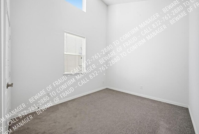 Building Photo - 4355 Hebron St