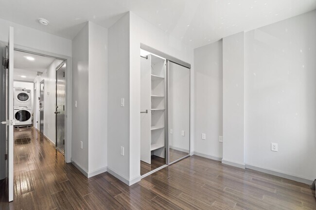 Building Photo - 232 1st St