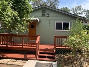 Building Photo - Darling cottage near town in quiet neighbo...