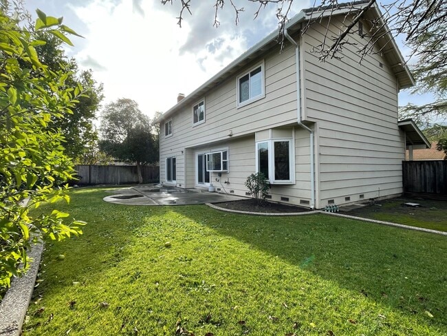 Building Photo - 6556 Idlebrook Ct