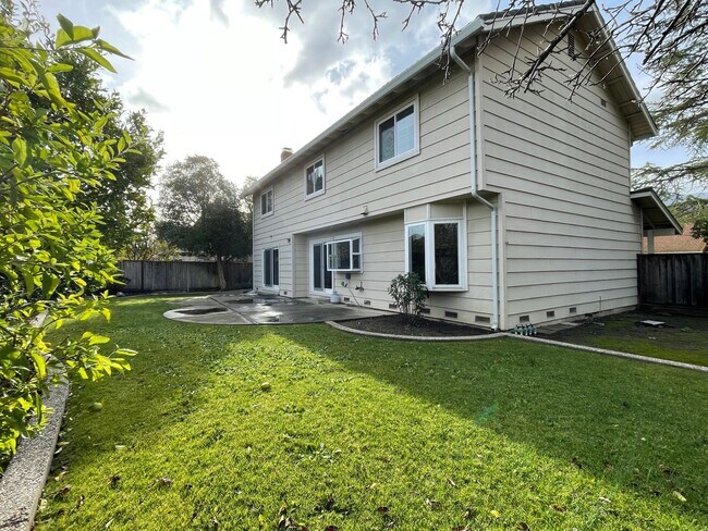 Building Photo - Immaculately Remodeled 5 Bedroom 2.5 Bath Almaden Gem
