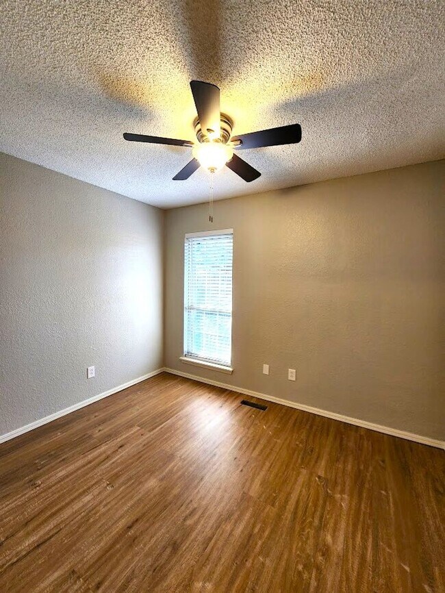 Building Photo - 3 Bed 2 Bath Home-Choctaw Trails Sec I Addition