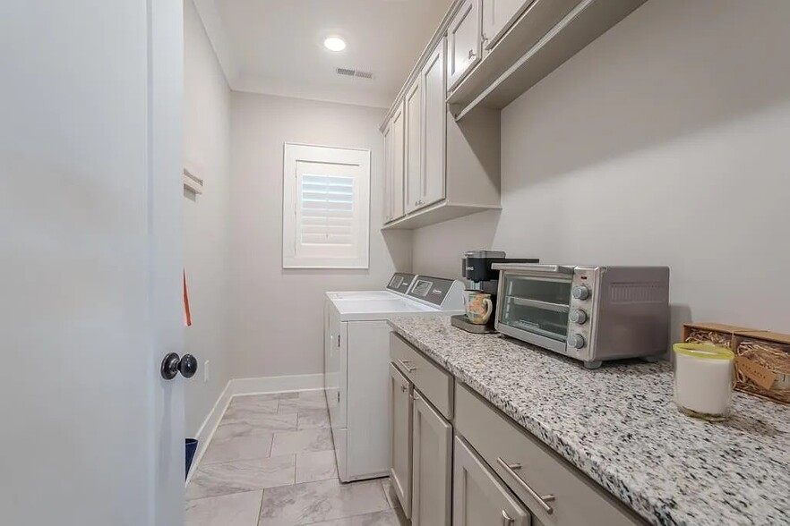 Building Photo - 127 Ashbey Cir