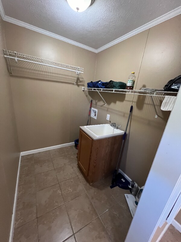 Building Photo - 420 Decker St