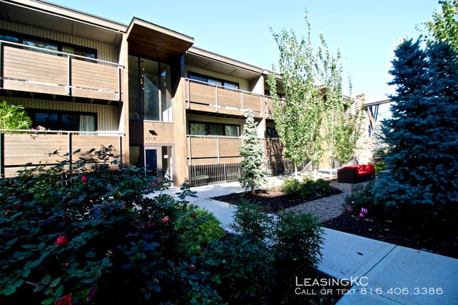 Building Photo - The Lakota on Grand