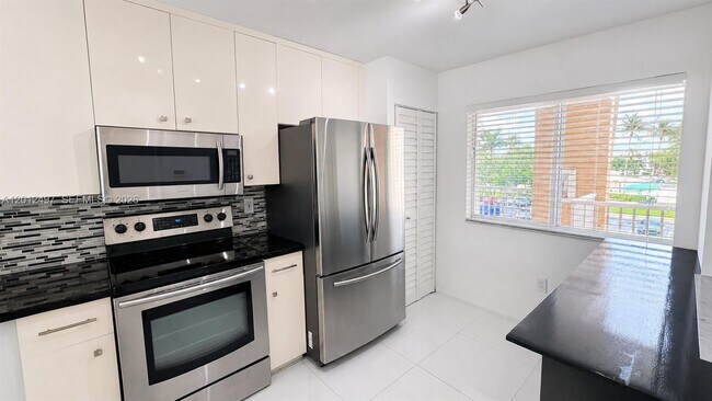 Building Photo - 9560 Weldon Cir