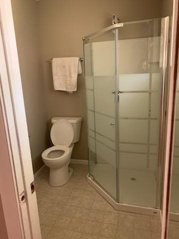 Building Photo - 5411 W Lake Shore Dr