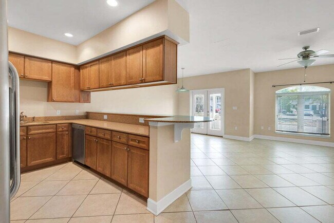 Building Photo - "Spacious 2-Bed Townhouse in Fort Walton Beach"