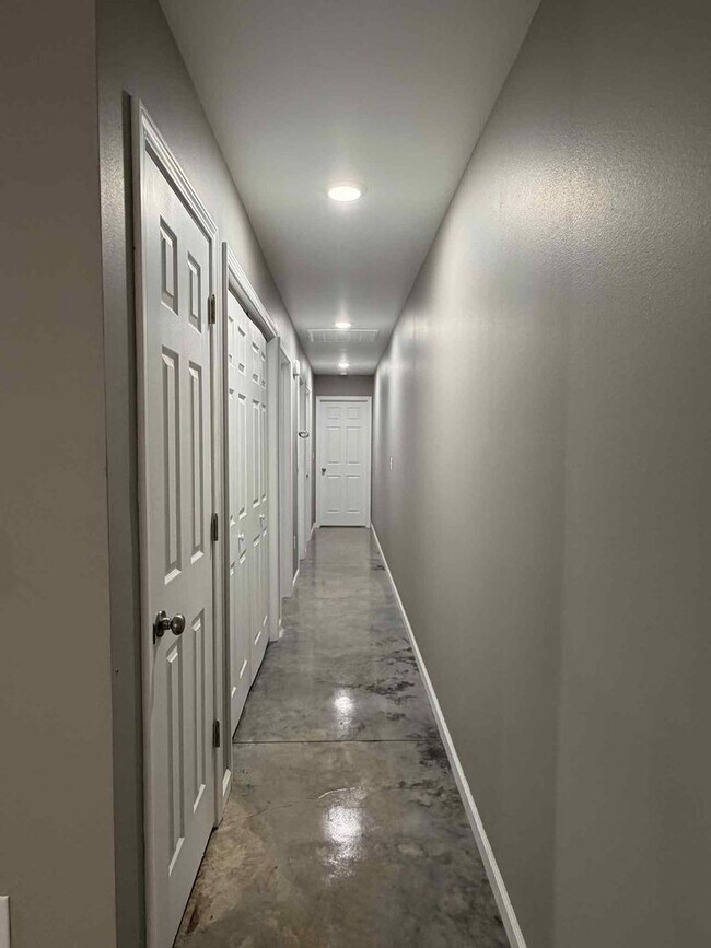 Building Photo - 321-323 S 4th St