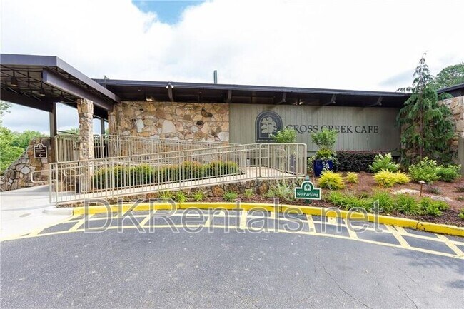 Building Photo - 82 Montre Square NW