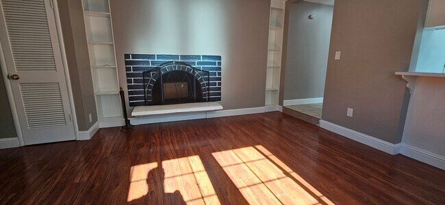 Building Photo - 2010 18th St