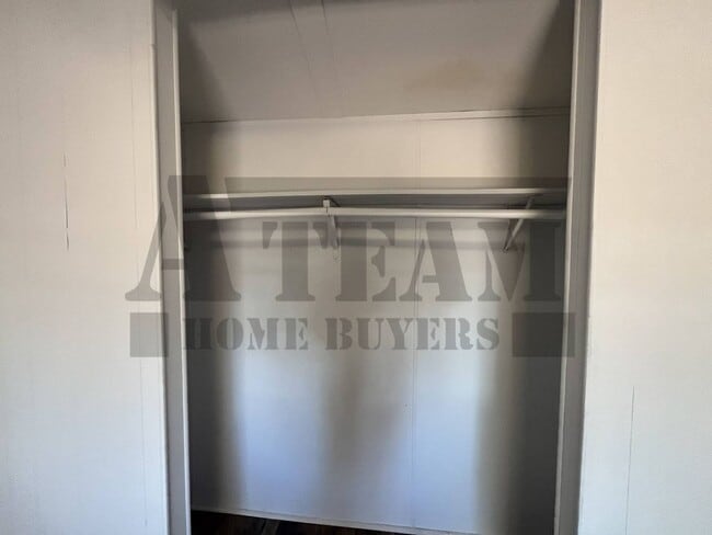 Building Photo - Cozy 2-bedroom, 1.5-bathroom home