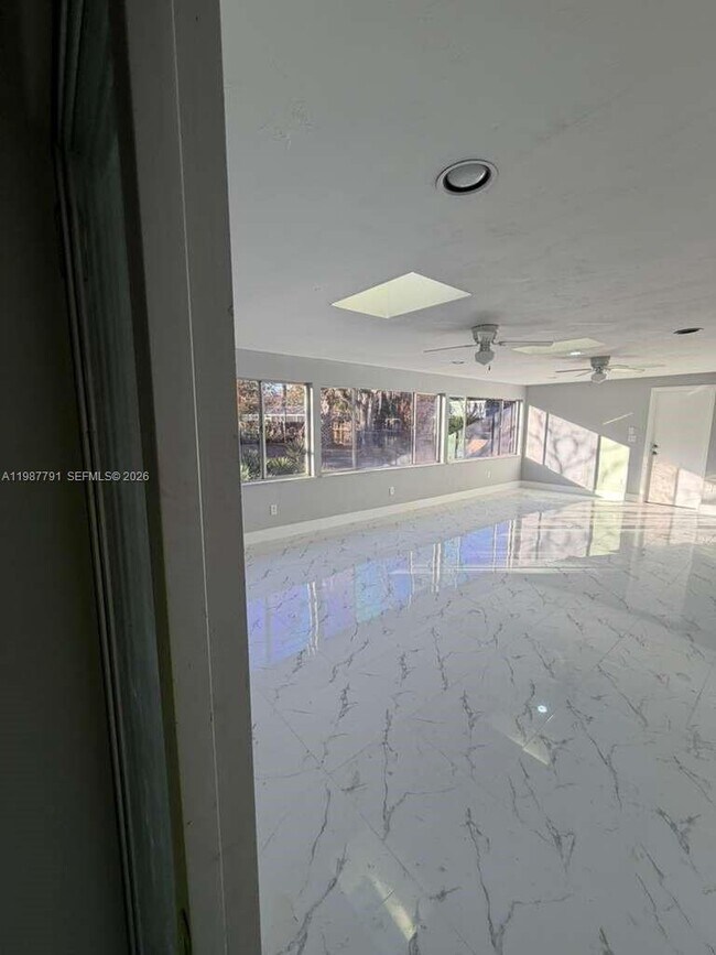 Building Photo - 4030 School Cir