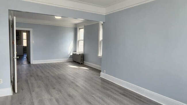 Building Photo - 143 W 33rd St