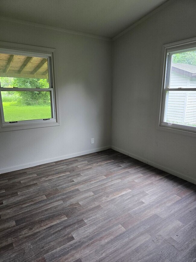 Building Photo - Super Nice 3BD/1BA Home section 8 Welcomed