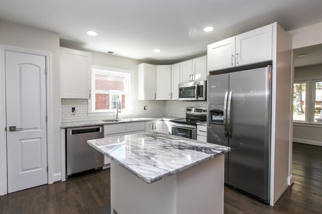 Building Photo - 564 Claymont Dr