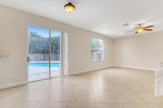 Building Photo - 8982 Indian River Run S