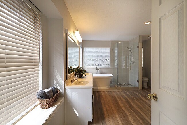 Building Photo - 3510 Cypressdale Dr