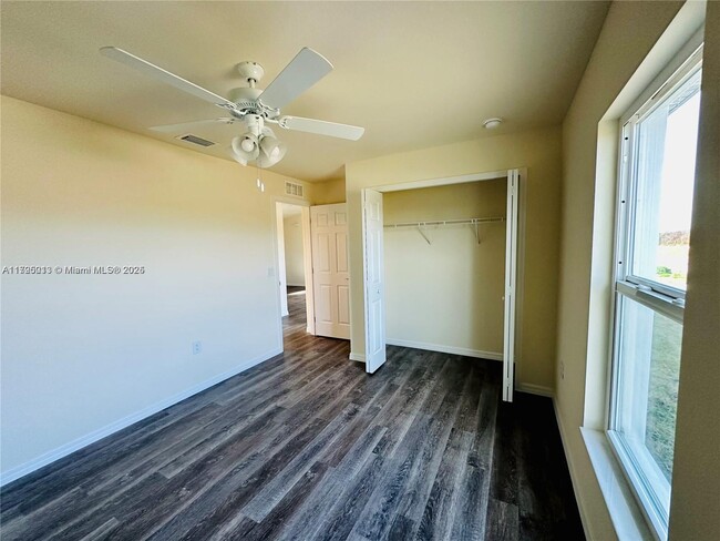 Building Photo - 131 Carousel Ave