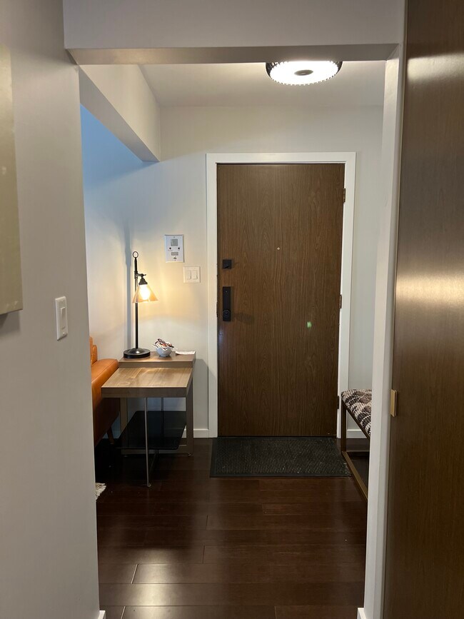 Building Photo - 1870 Fort St