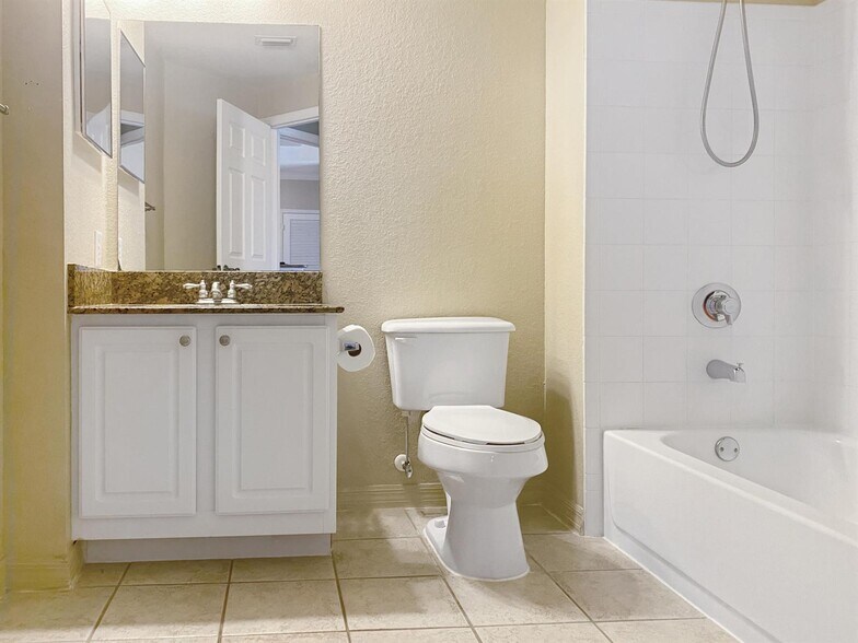 Building Photo - 15075 Michelangelo Blvd