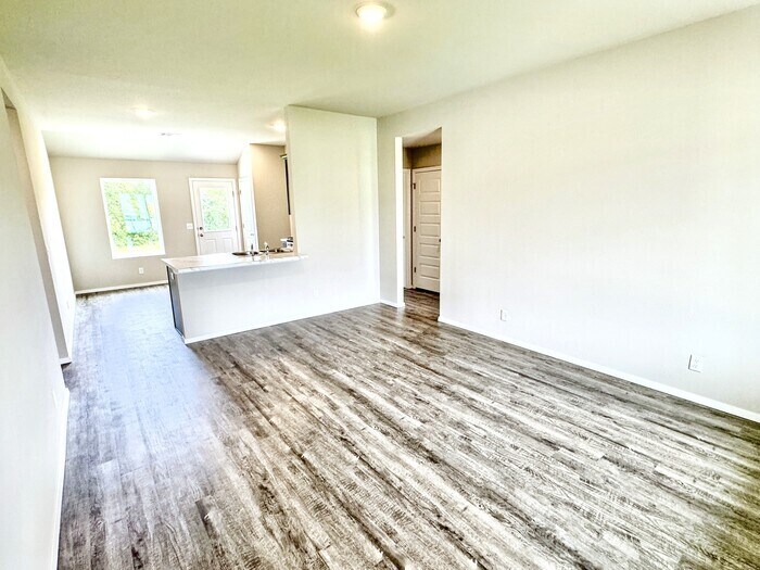 Building Photo - 8319 E Queens St