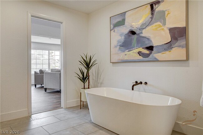 Building Photo - 2685 S Tenaya Way